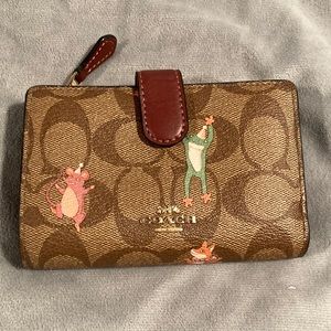 Coach Medium Corner Zip Wallet